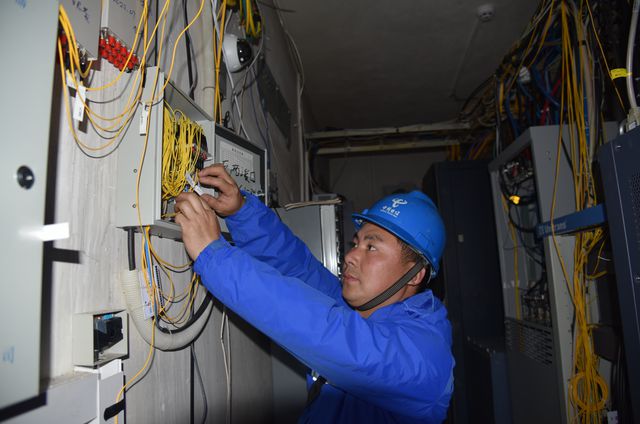 懷化市政府督導組深入一線，督導懷化電信春節(jié)通信保障與通訊設備檢修工作